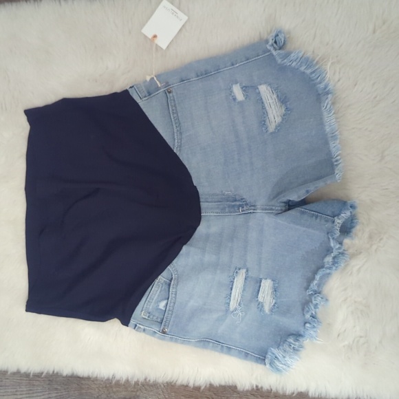 PINKBLUSH Light Wash Distressed Frayed Hem Denim Shorts ~ NWT - Picture 6 of 12